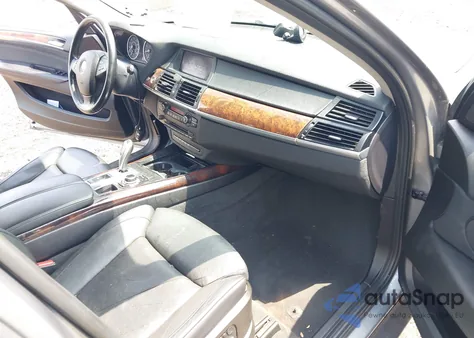 2013 BMW X5 xDrive50I z USA, uszkodzony, nr VIN 5UXZV8C58D0C16717